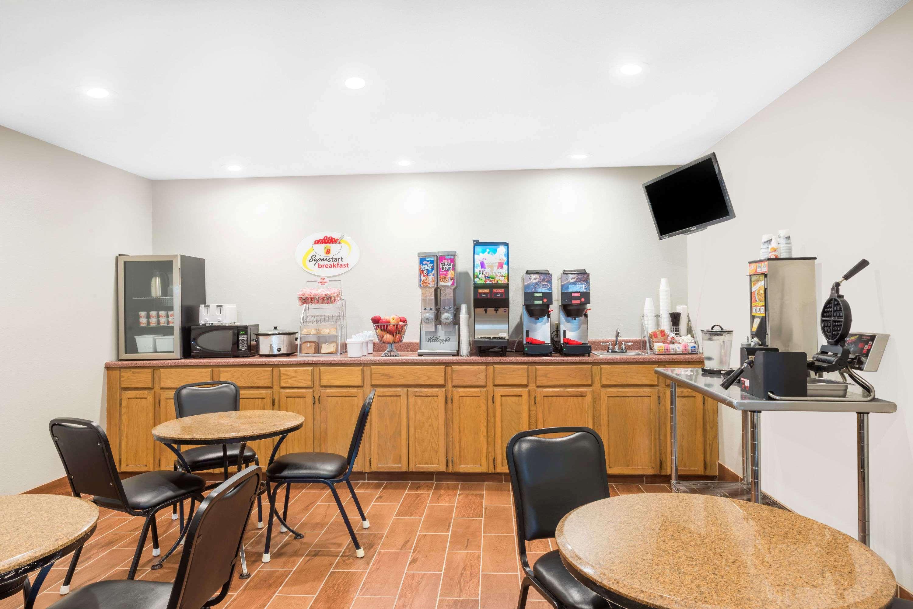 Super 8 By Wyndham Winfield-Quail Ridge Area Otel Dış mekan fotoğraf