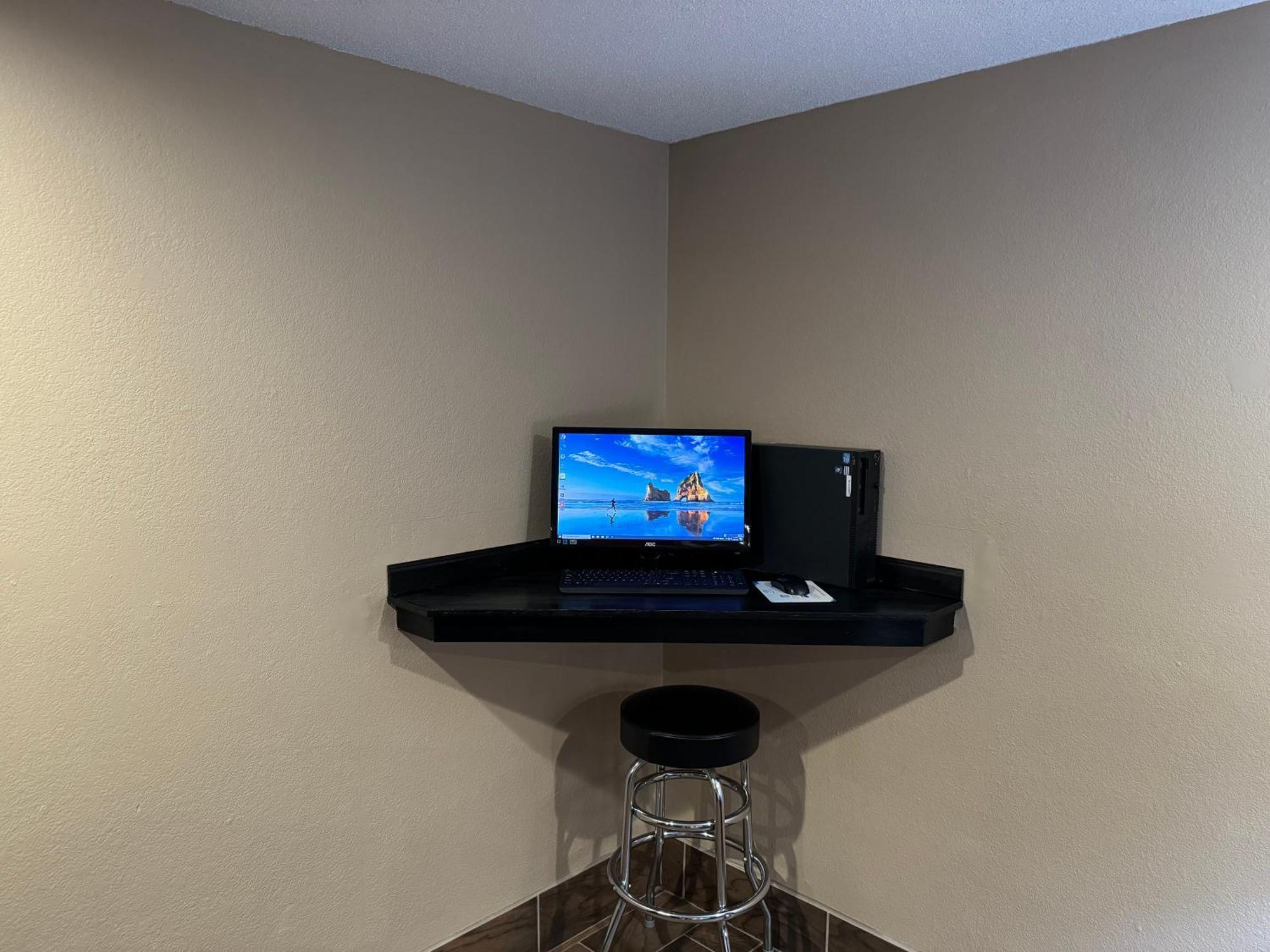 Super 8 By Wyndham Winfield-Quail Ridge Area Otel Dış mekan fotoğraf