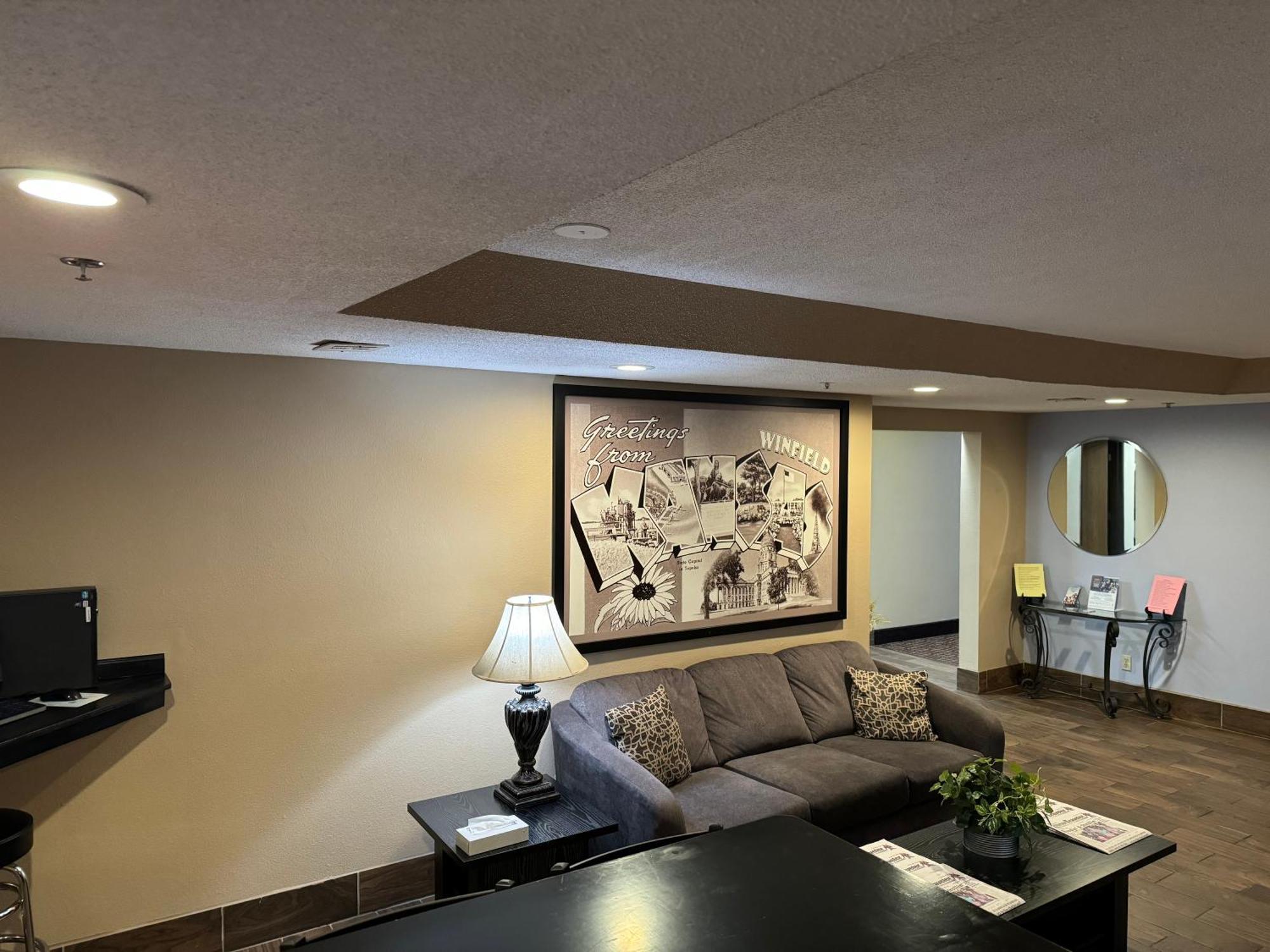 Super 8 By Wyndham Winfield-Quail Ridge Area Otel Dış mekan fotoğraf