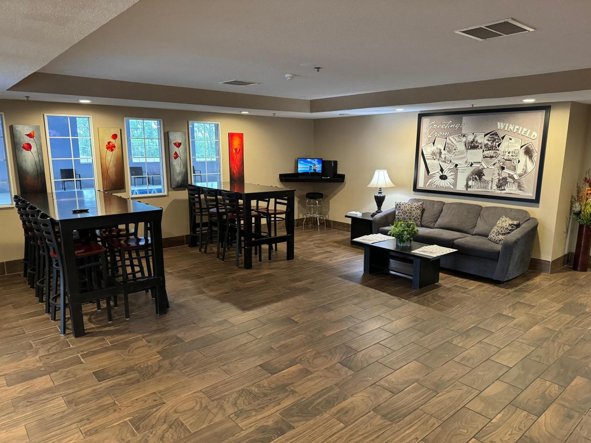 Super 8 By Wyndham Winfield-Quail Ridge Area Otel Dış mekan fotoğraf