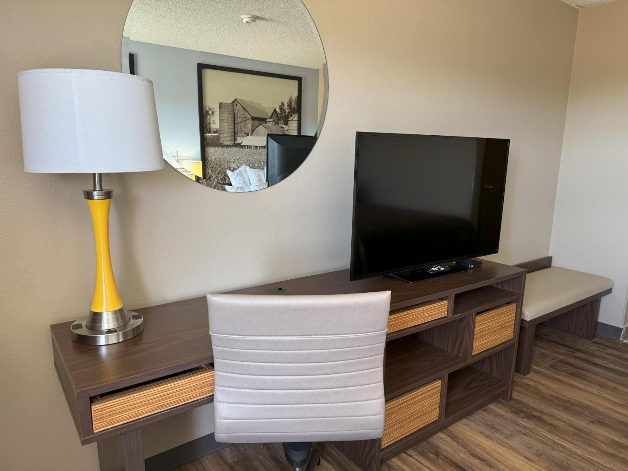 Super 8 By Wyndham Winfield-Quail Ridge Area Otel Dış mekan fotoğraf